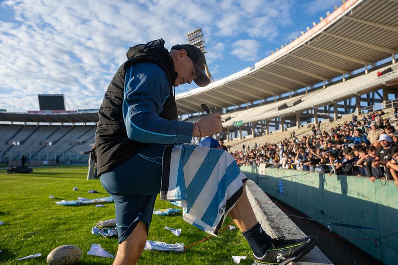 LOS PUMAS ENTRENARON EN CÓRDOBA CON EL ALIENTO DE SU PÚBLICO