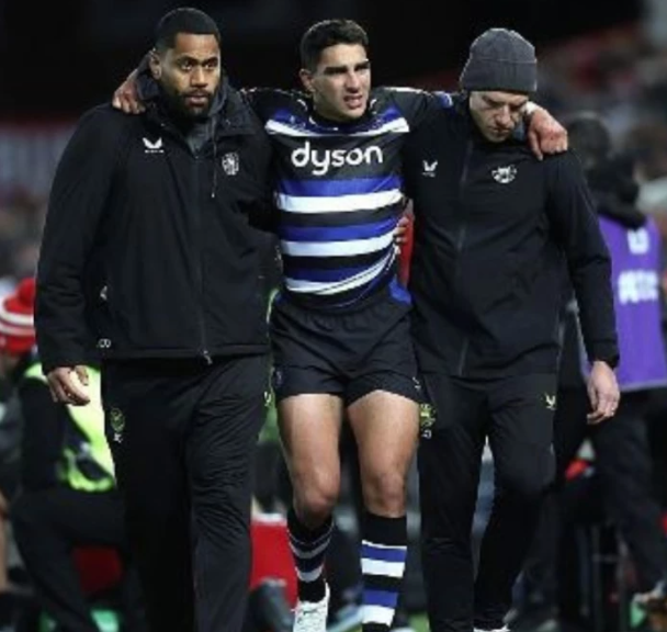 Santiago Carreras lesionado en el partido entre Bath y Gloucester