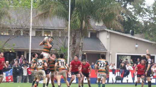 Lomas Athletic se quedó con el clásico en su visita a Burzaco y se aseguró el ticket a los play off